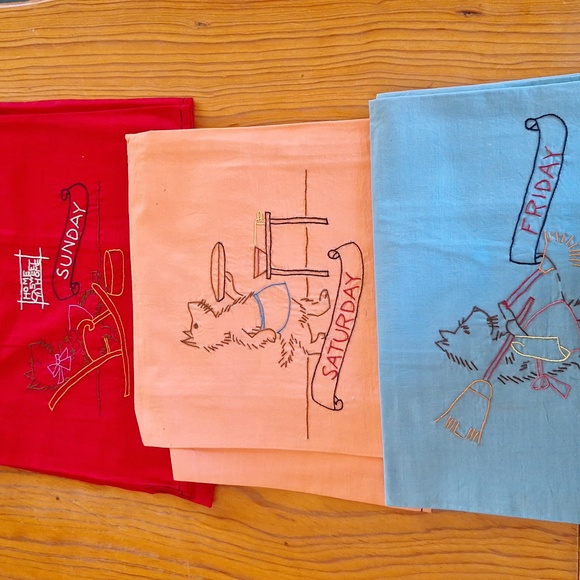 7 Vintage Hand Embroidered Days of the Week Cotton Dish Towels - Picture 2 of 5